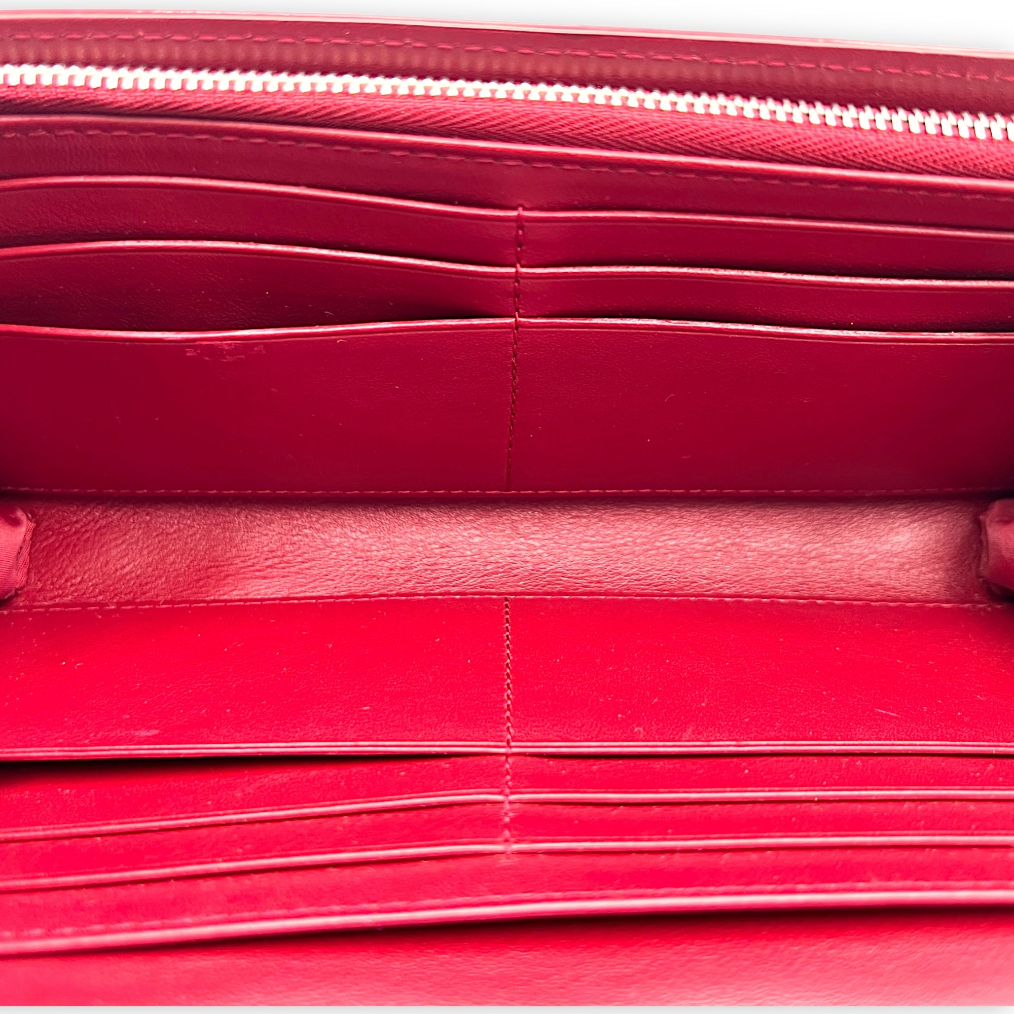 Cannage Red Wallet On Chain in Patent Leather, Silver hardware