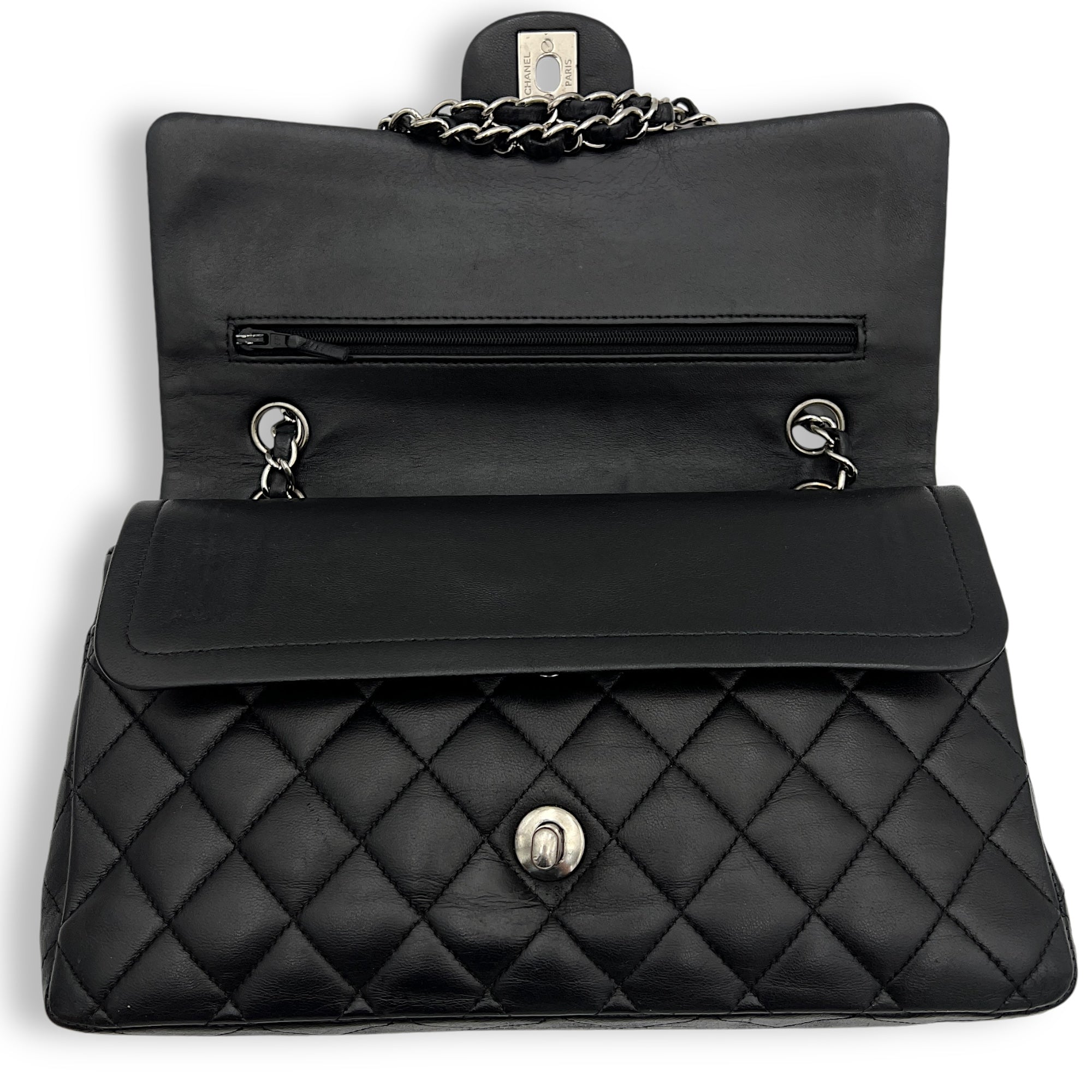 Classic Flap Medium Black Shoulder Bag in Lambskin, Silver hardware