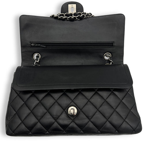 Classic Flap Medium Black Shoulder Bag in Lambskin, Silver hardware