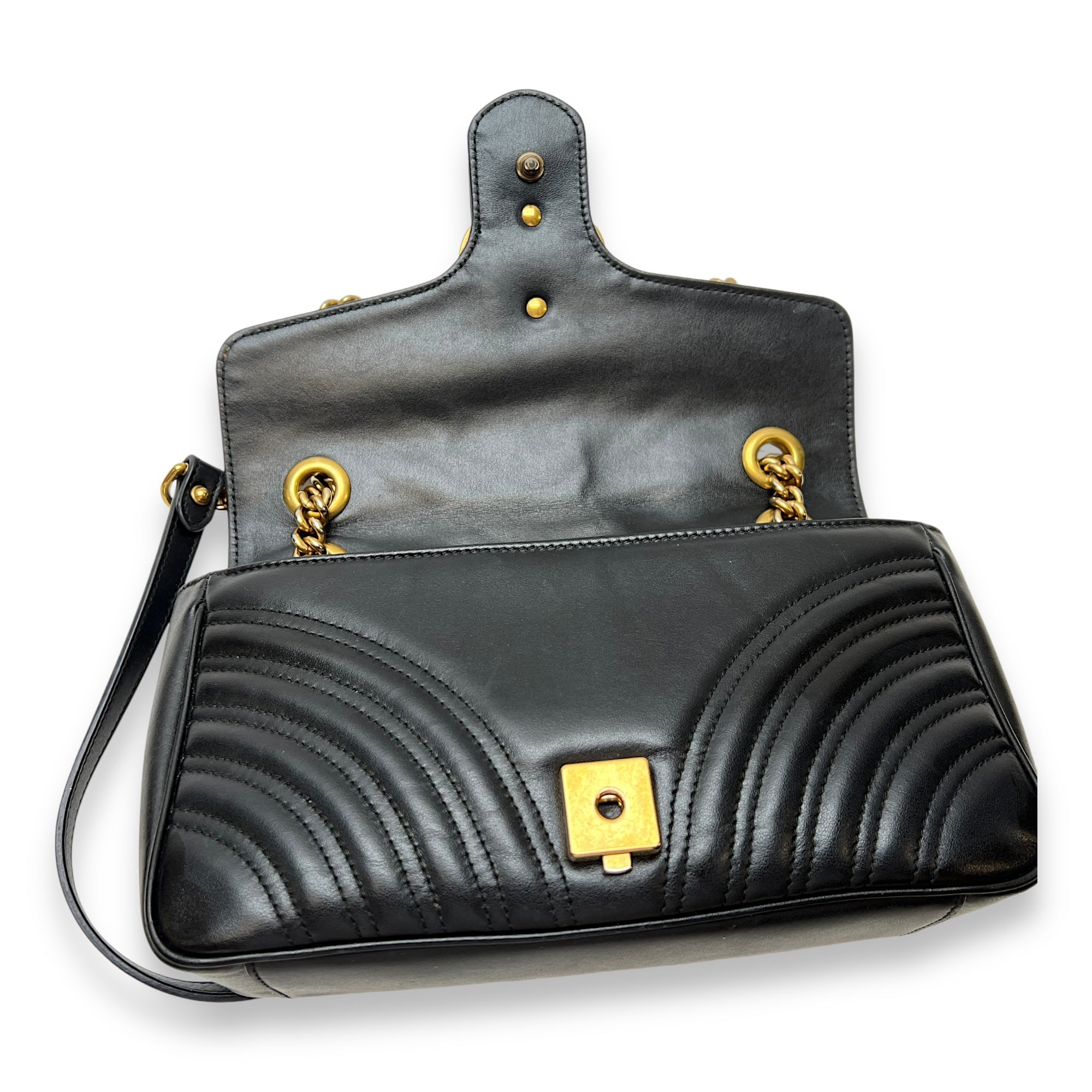 GG Marmont Shoulder Bag Small Black in Calfskin, Gold hardware