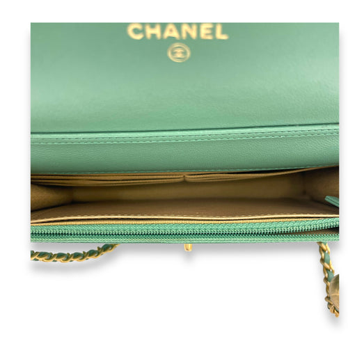 Pearl Crush Crossbody Bag Green in Lambskin, Gold hardware