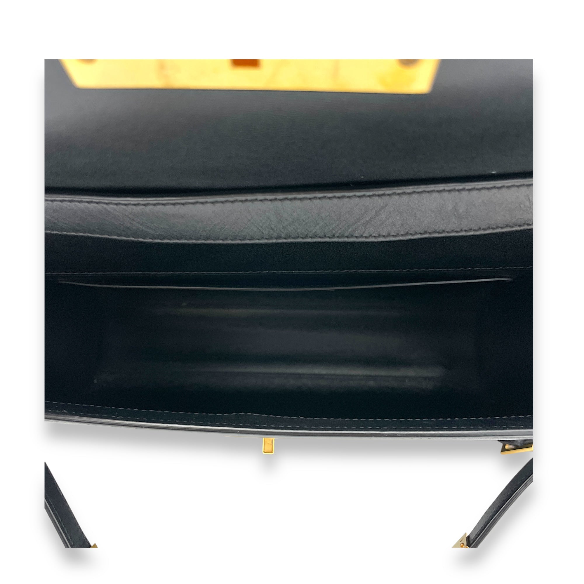 Manhattan Shoulder Bag Black in Calfskin, Gold hardware