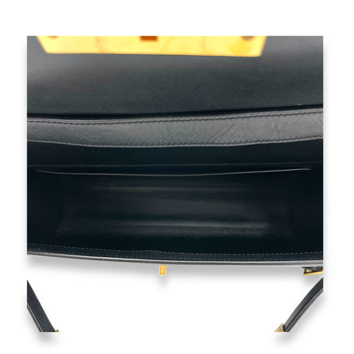 Manhattan Shoulder Bag Black in Calfskin, Gold hardware