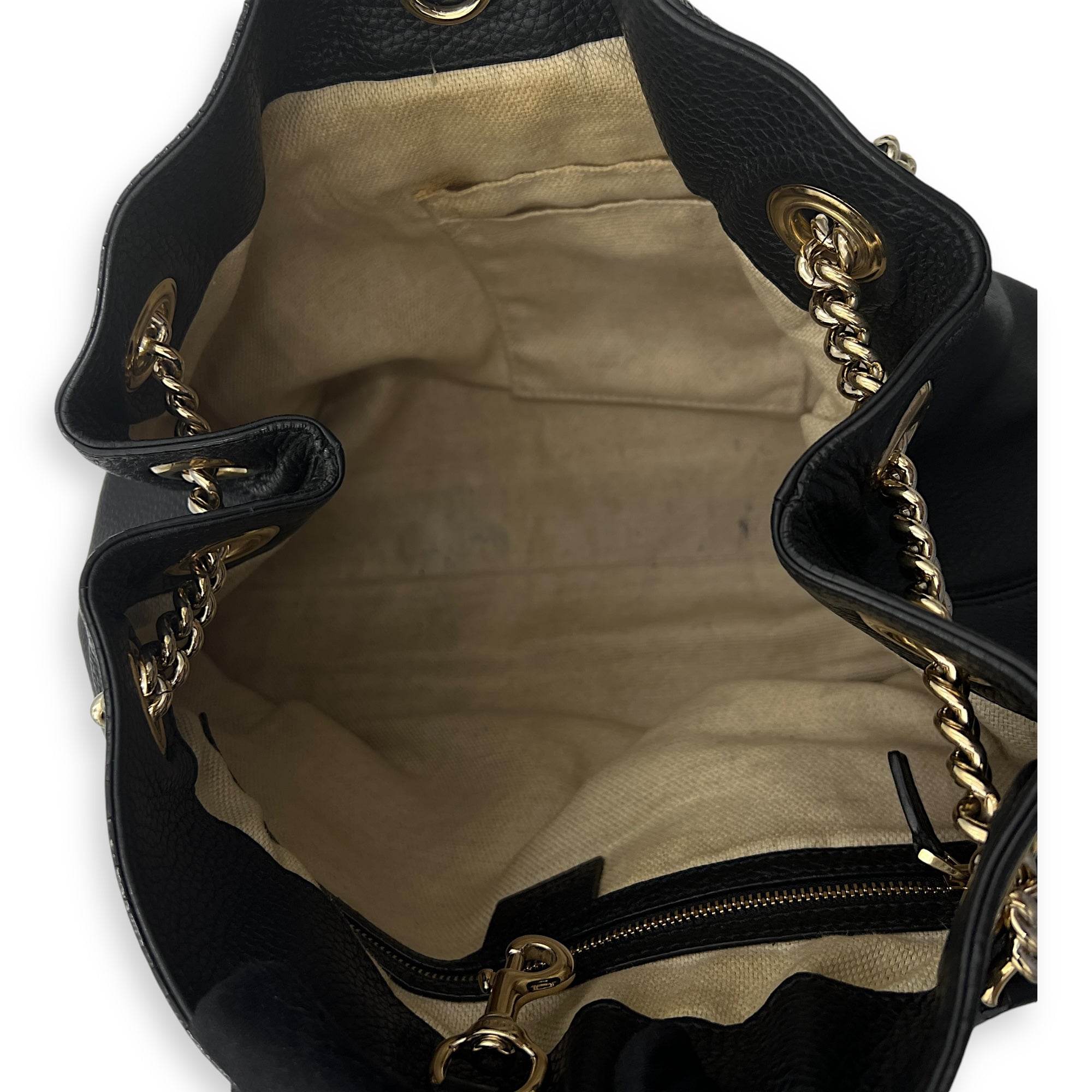 Soho Shoulder Bag Black in Calfskin, Gold hardware