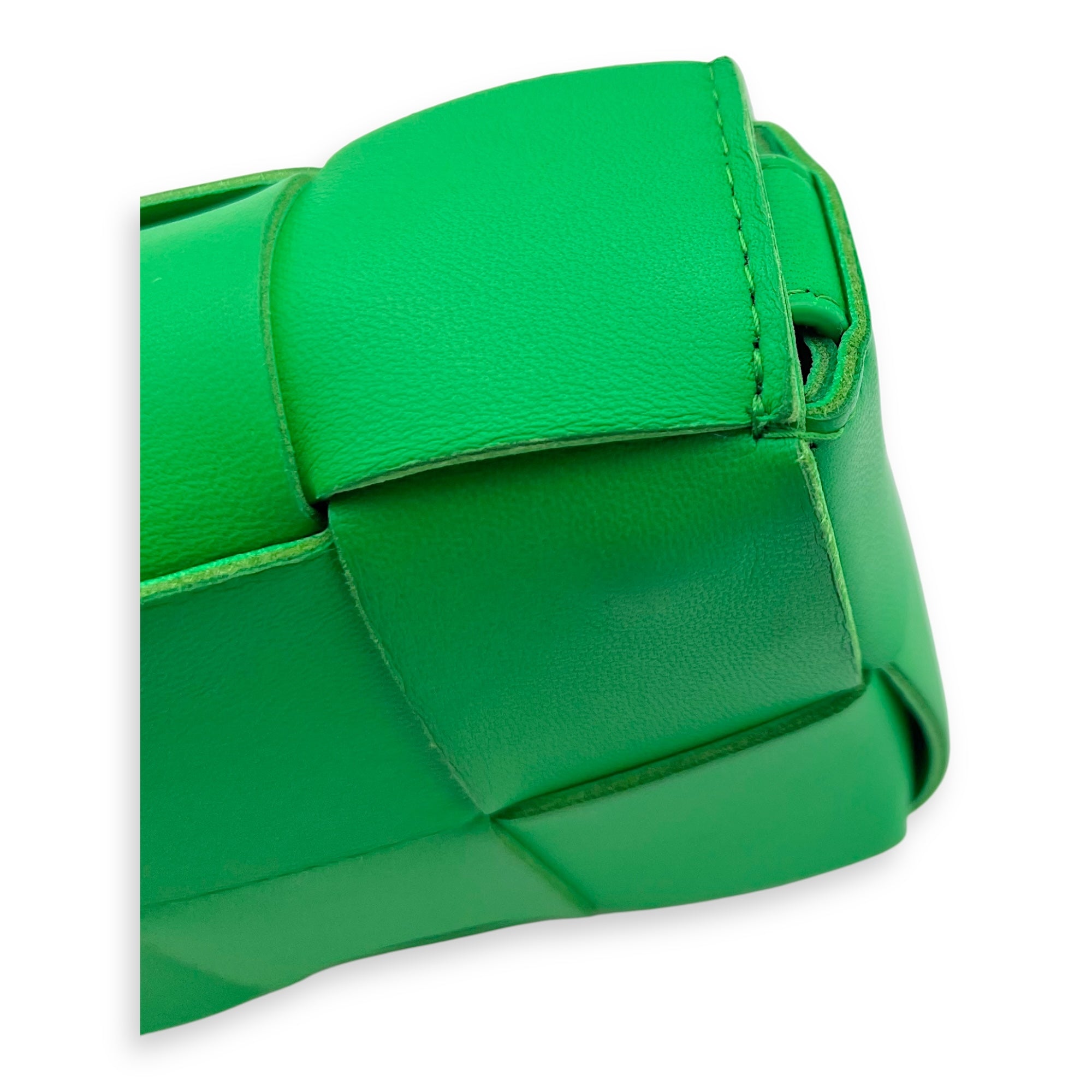Bottega Veneta Cassette Green Crossbody Bag in Lambskin, Gold hardware_11