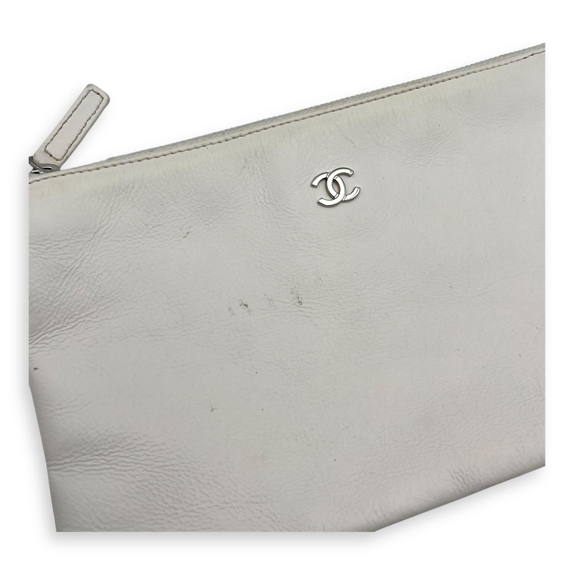 Chanel 22 Tote Tote Bag Small White in Calfskin, Silver hardware_15