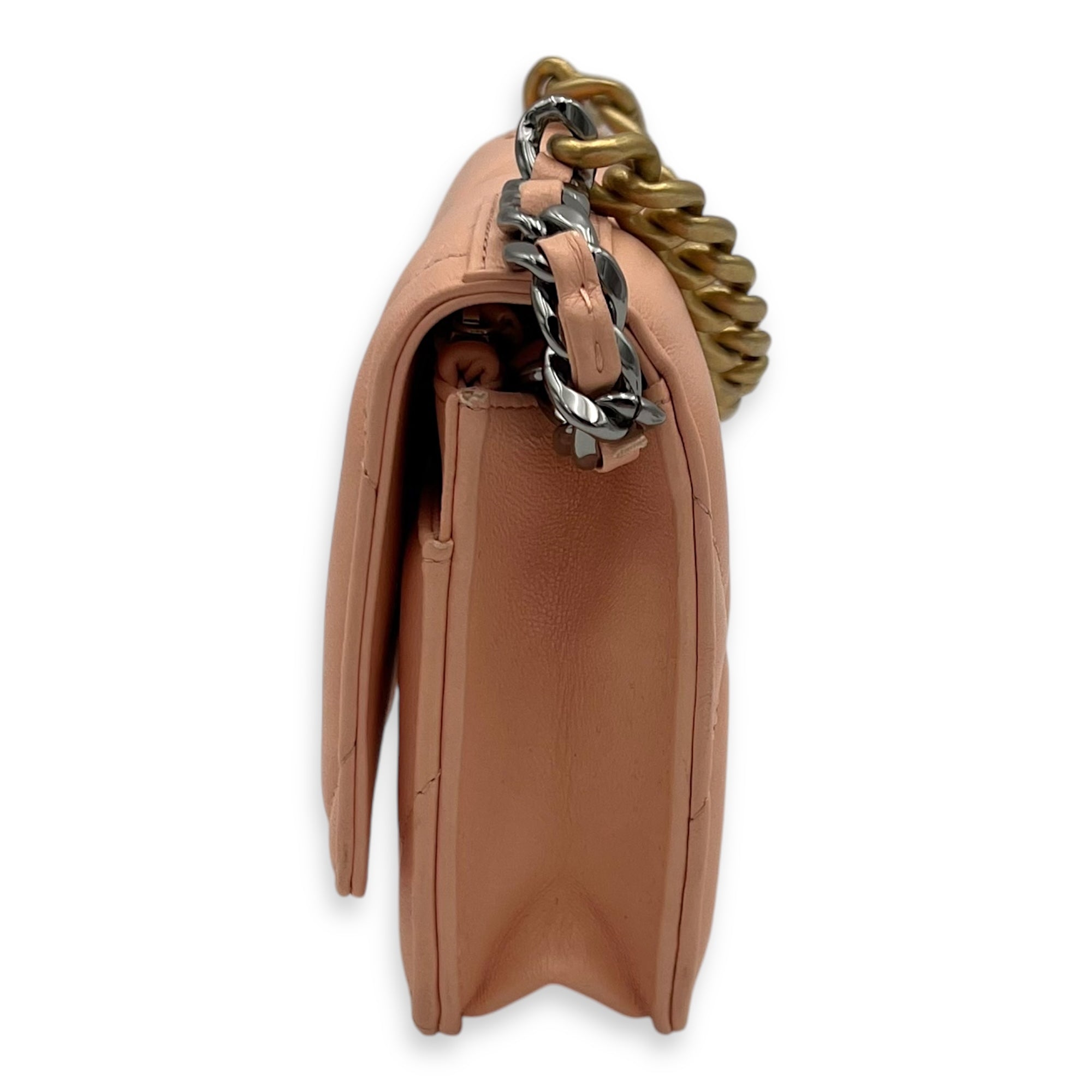 Chanel C19 Wallet On Chain Peach in Lambskin, Mixed hardware_3