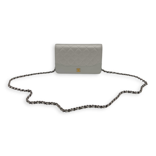 Chanel Gabrielle Wallet On Chain Pearly in Lambskin, Gold hardware_9
