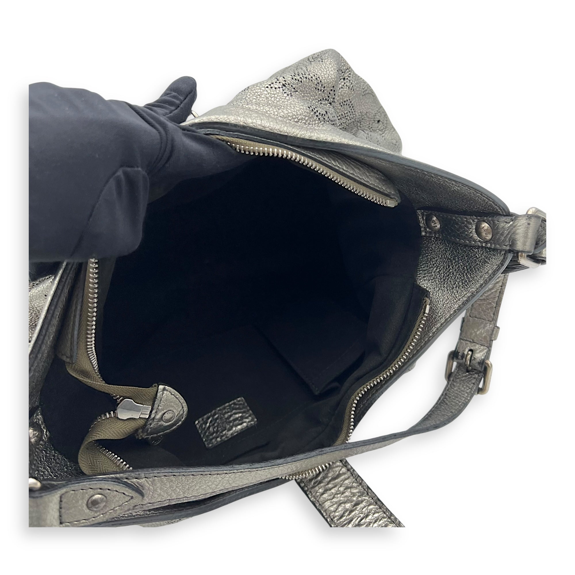 Louis Vuitton Mahina Shoulder Bag Silver in Calfskin, Silver hardware_11