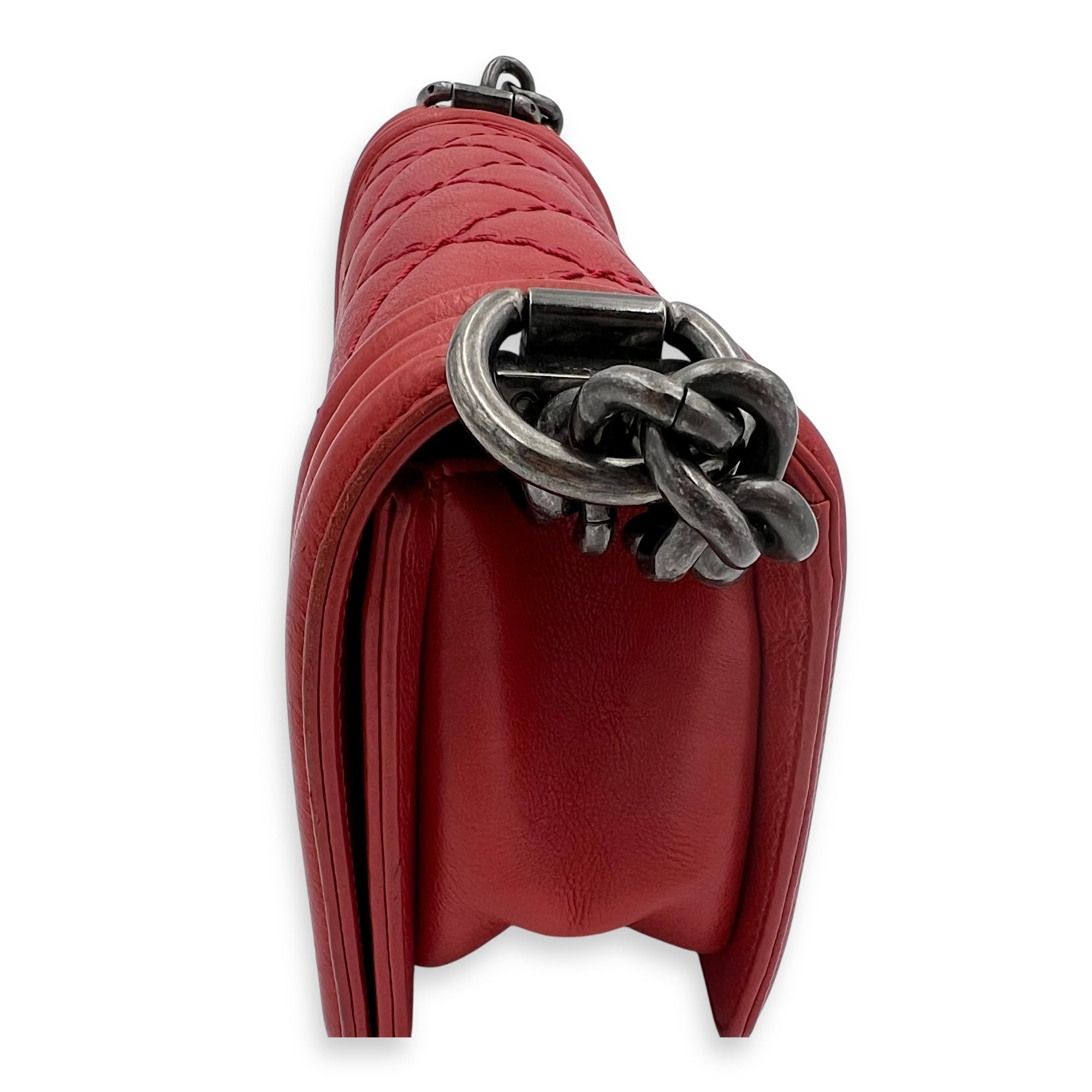Chanel Boy Shoulder Bag Red in Calfskin, Ruthenium hardware_11