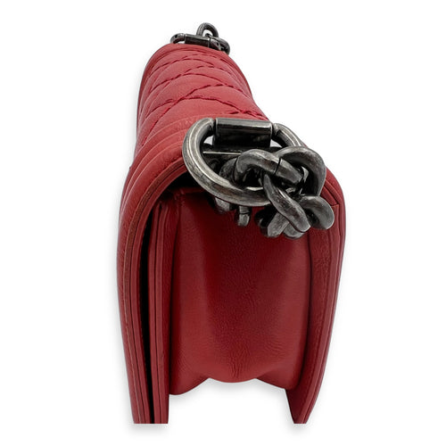 Chanel Boy Shoulder Bag Red in Calfskin, Ruthenium hardware_11