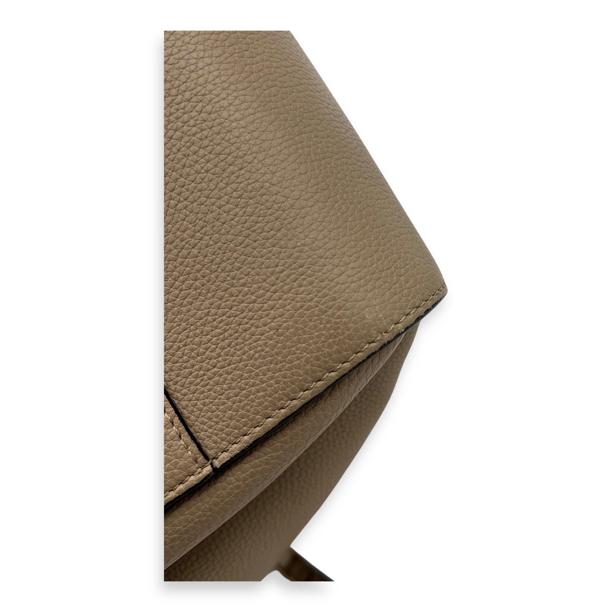 Loewe Hammock Shoulder Bag Small Beige in Calfskin, Gold hardware_2