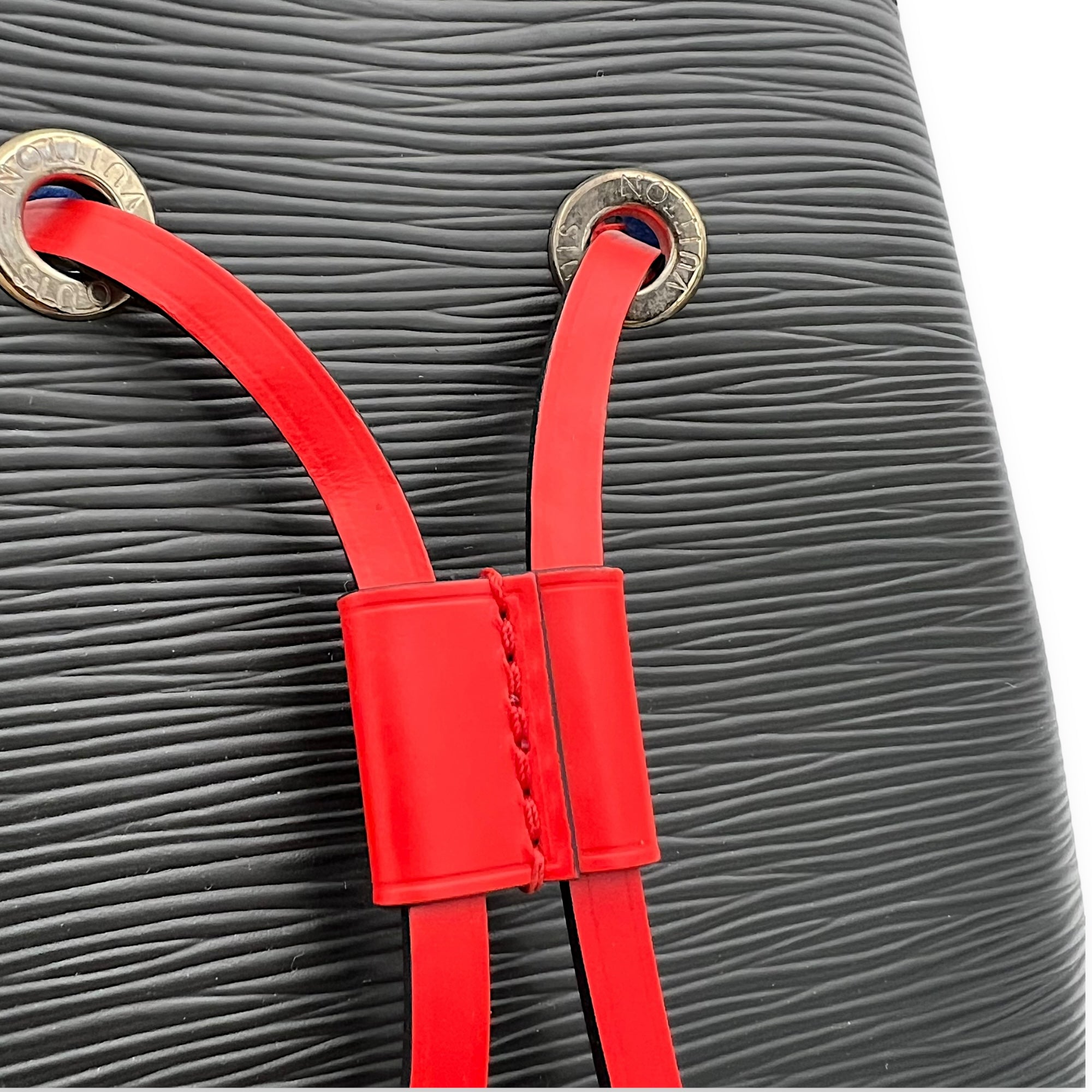 Louis Vuitton NeoNoe Shoulder Bag BB Black in Epi Leather, Silver hardware_11