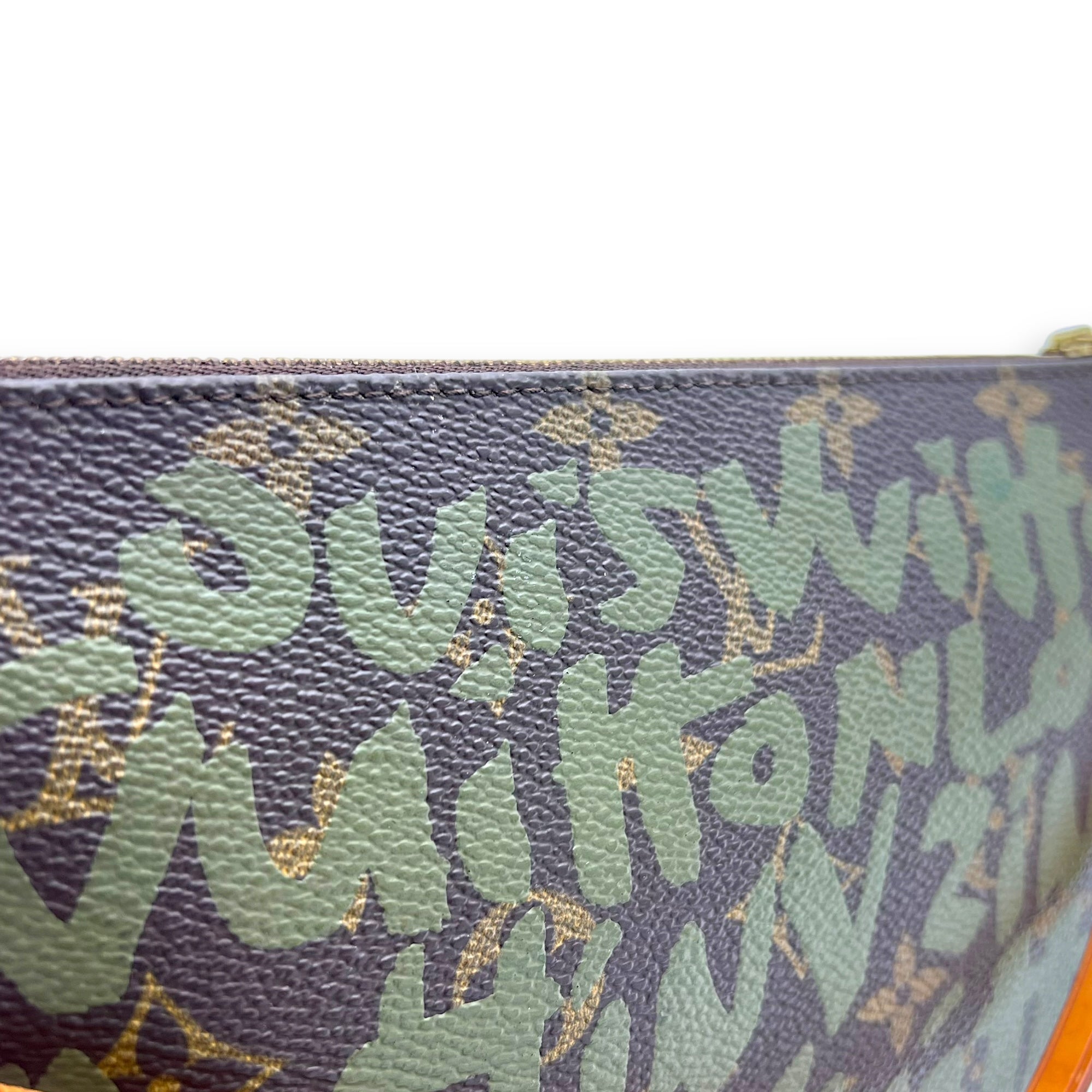 Louis Vuitton Pochette Pouch Brown in Coated Canvas, Gold hardware_11