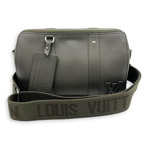 Louis Vuitton Keepall Green Top Handle Bag in Aerogram Leather, Silver hardware_11