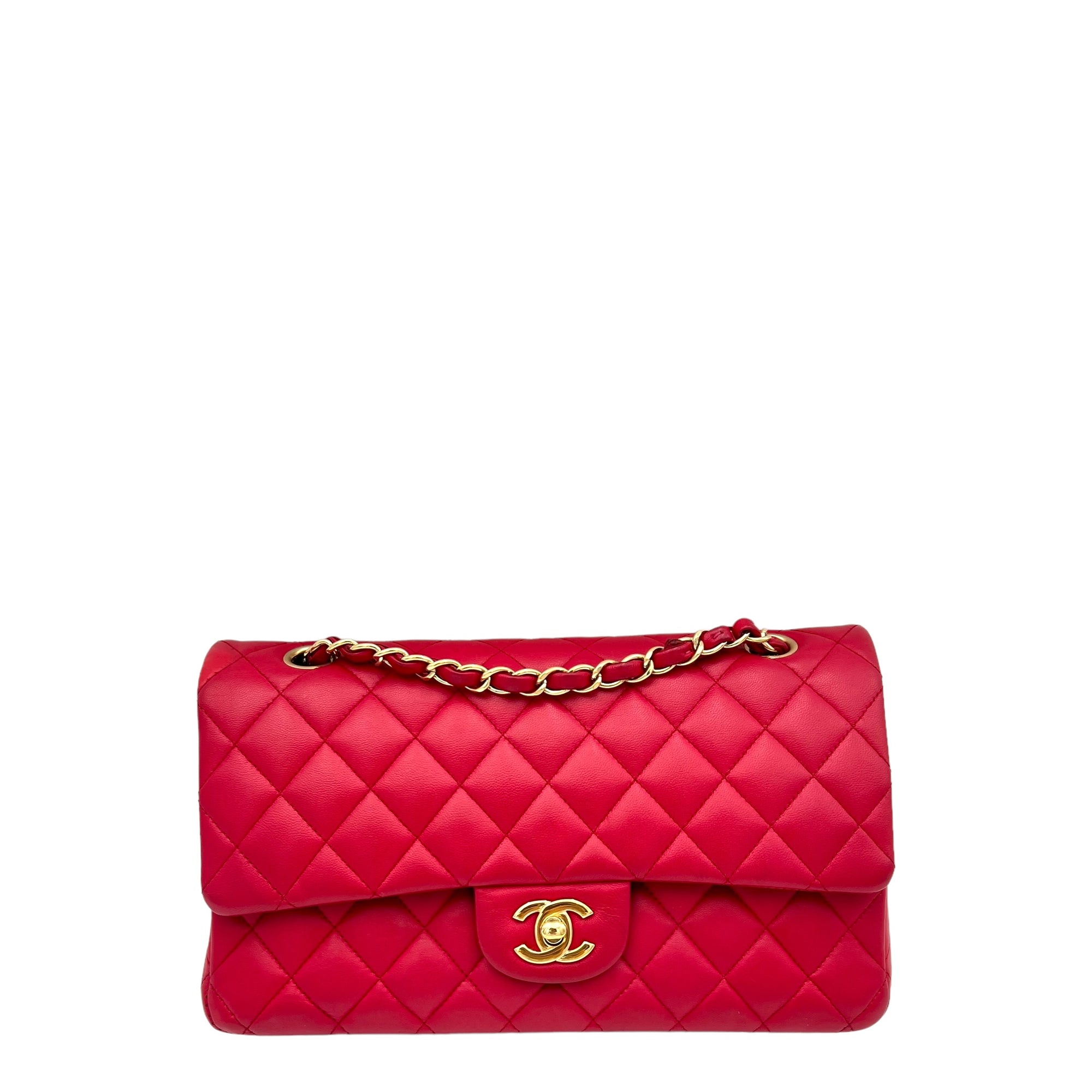 Classic Medium Red Shoulder Bag in Lambskin, Gold hardware