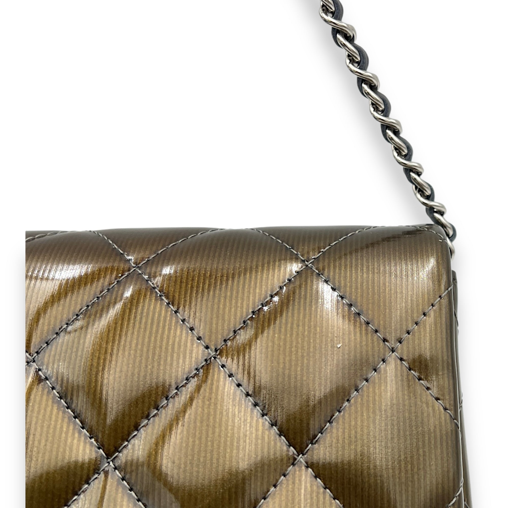 Quilted Flap Green Clutch in Patent Leather, Silver hardware