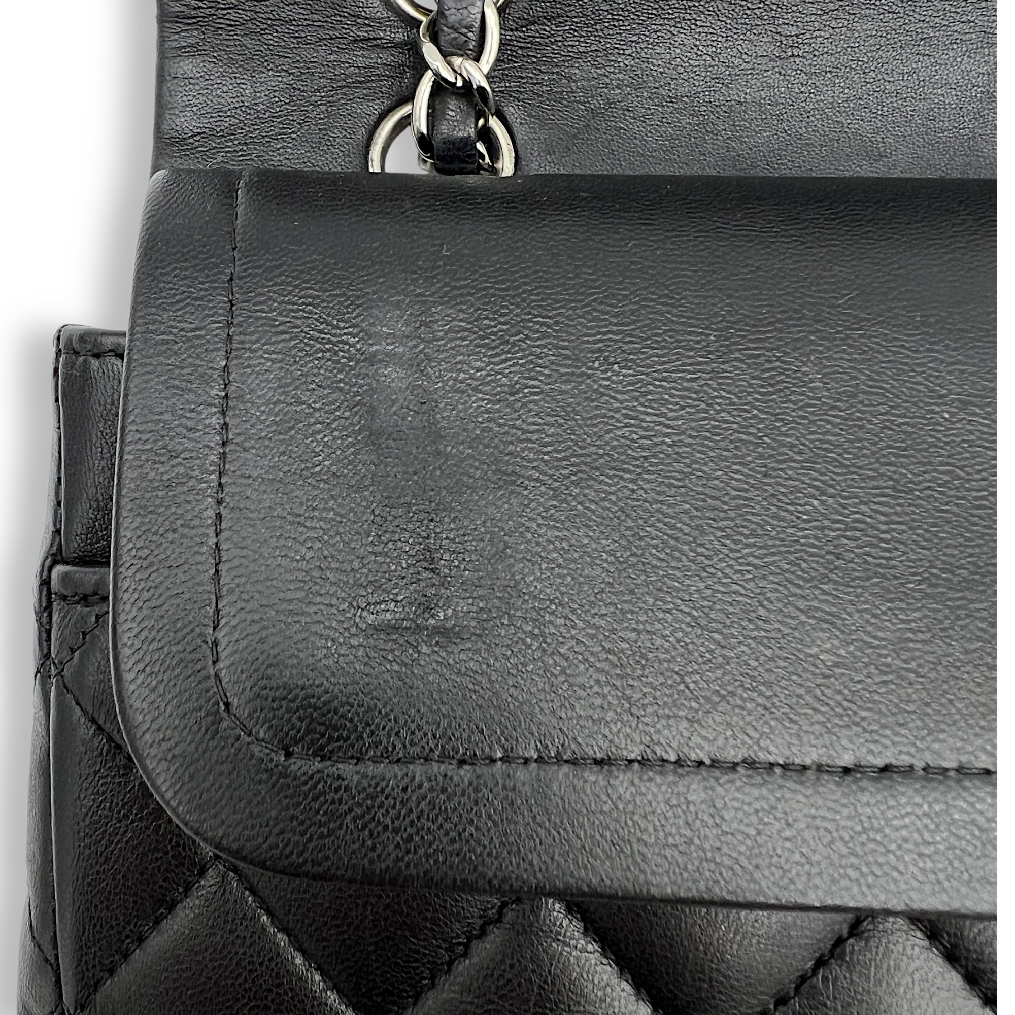 Classic Flap Medium Black Shoulder Bag in Lambskin, Silver hardware