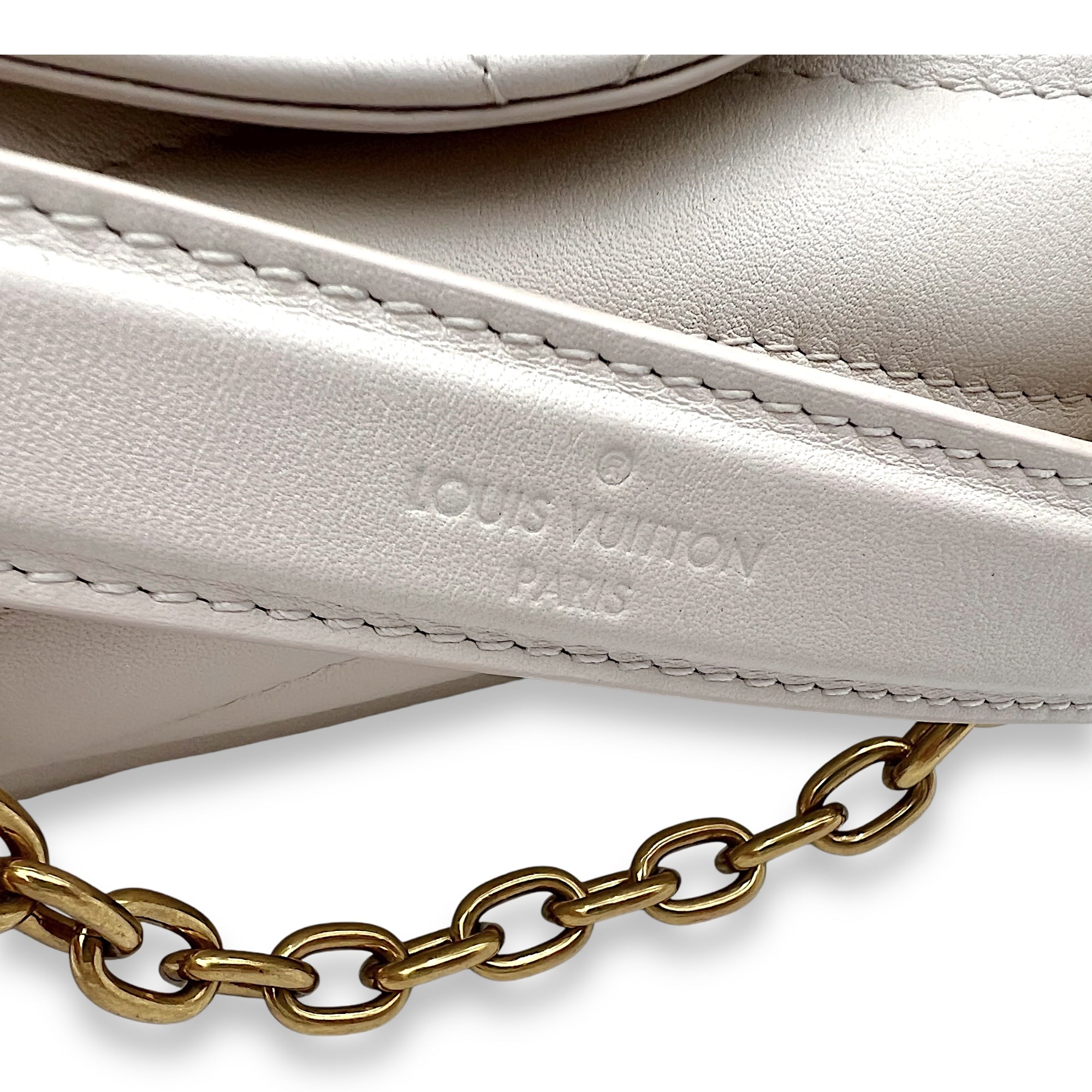 Chain Wave Beige Crossbody Bag in Calfskin, Gold hardware