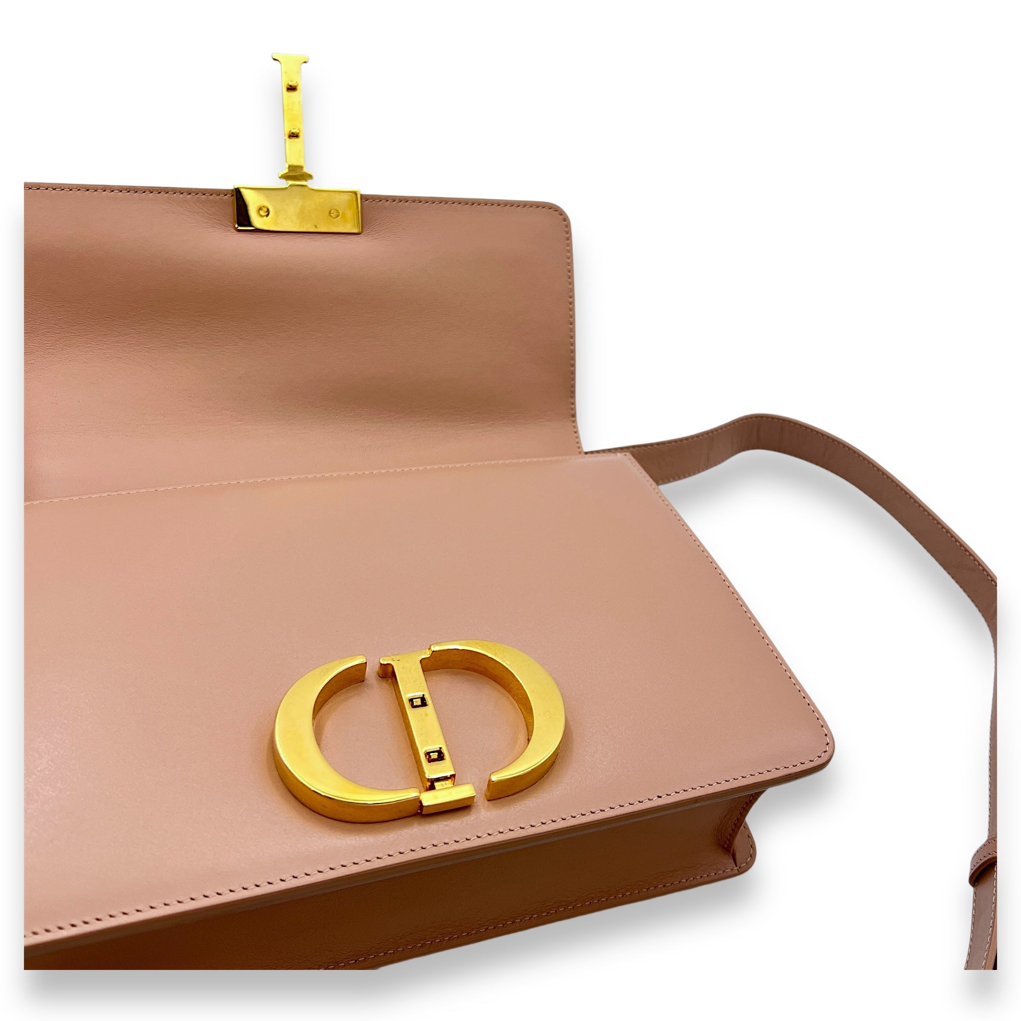 Montaigne 30 Shoulder bag in Calfskin, Gold Hardware