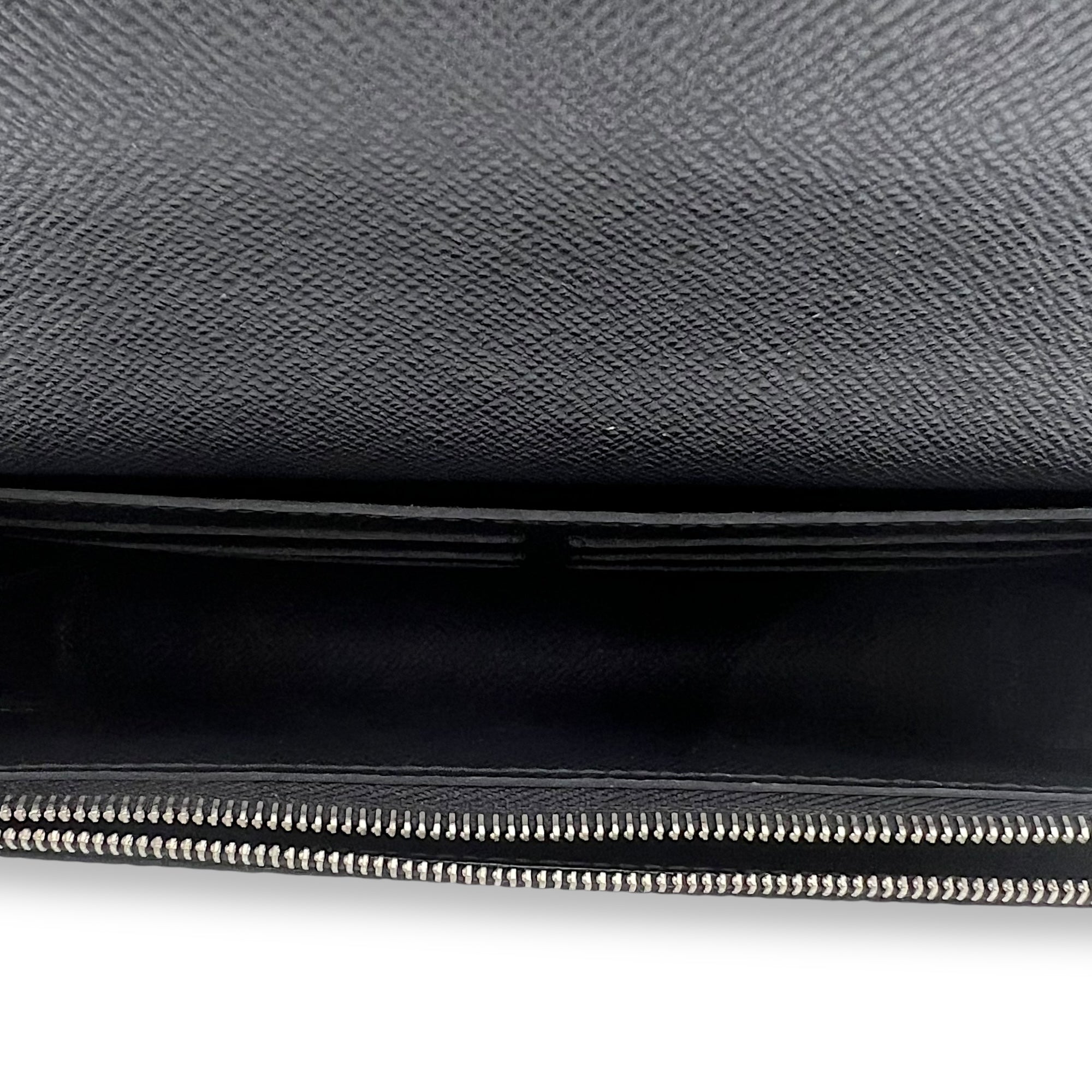 Twist Wallet On Chain Black in Epi Leather, Silver hardware