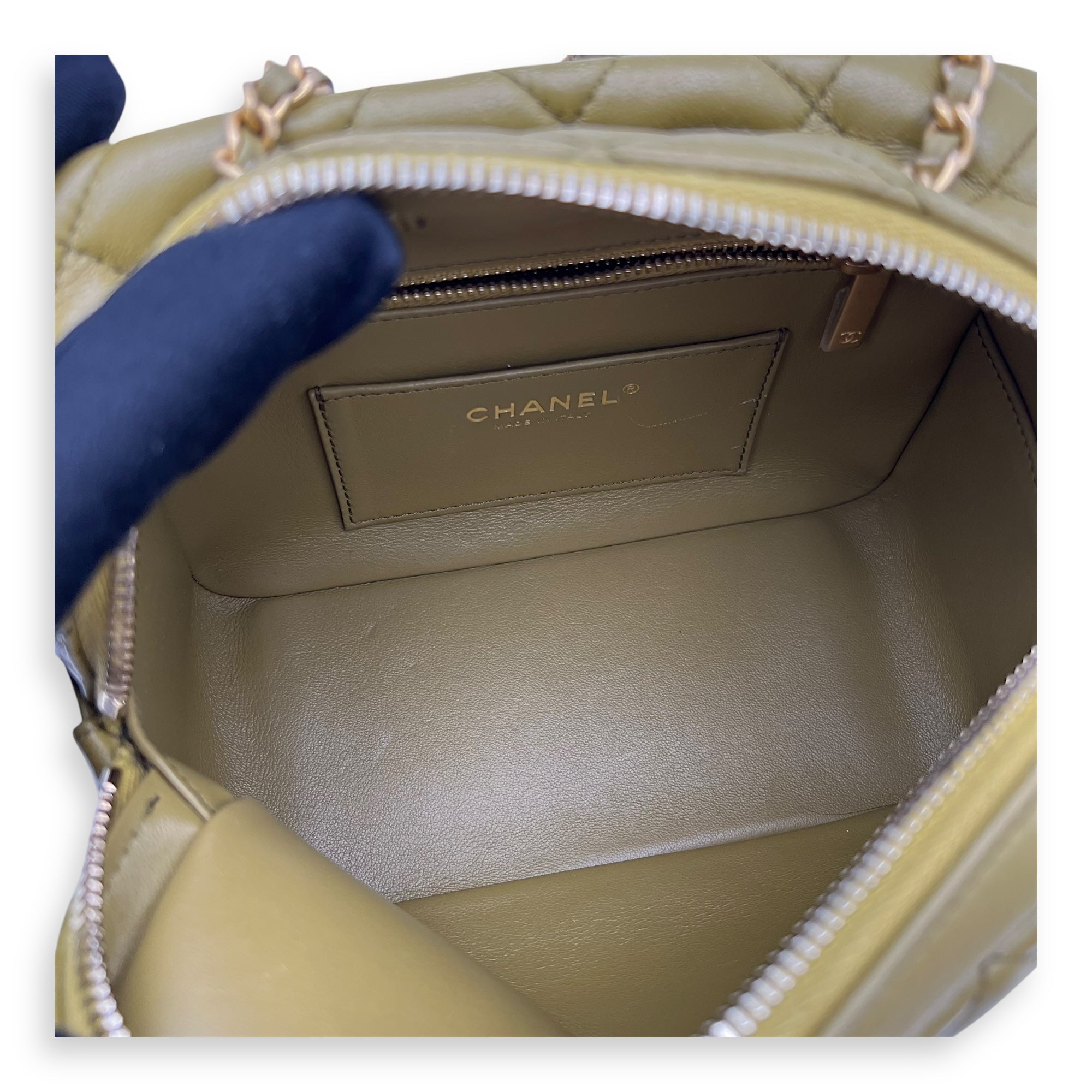 Chanel Wenge Wood Green Crossbody Bag in Lambskin, Gold hardware_6