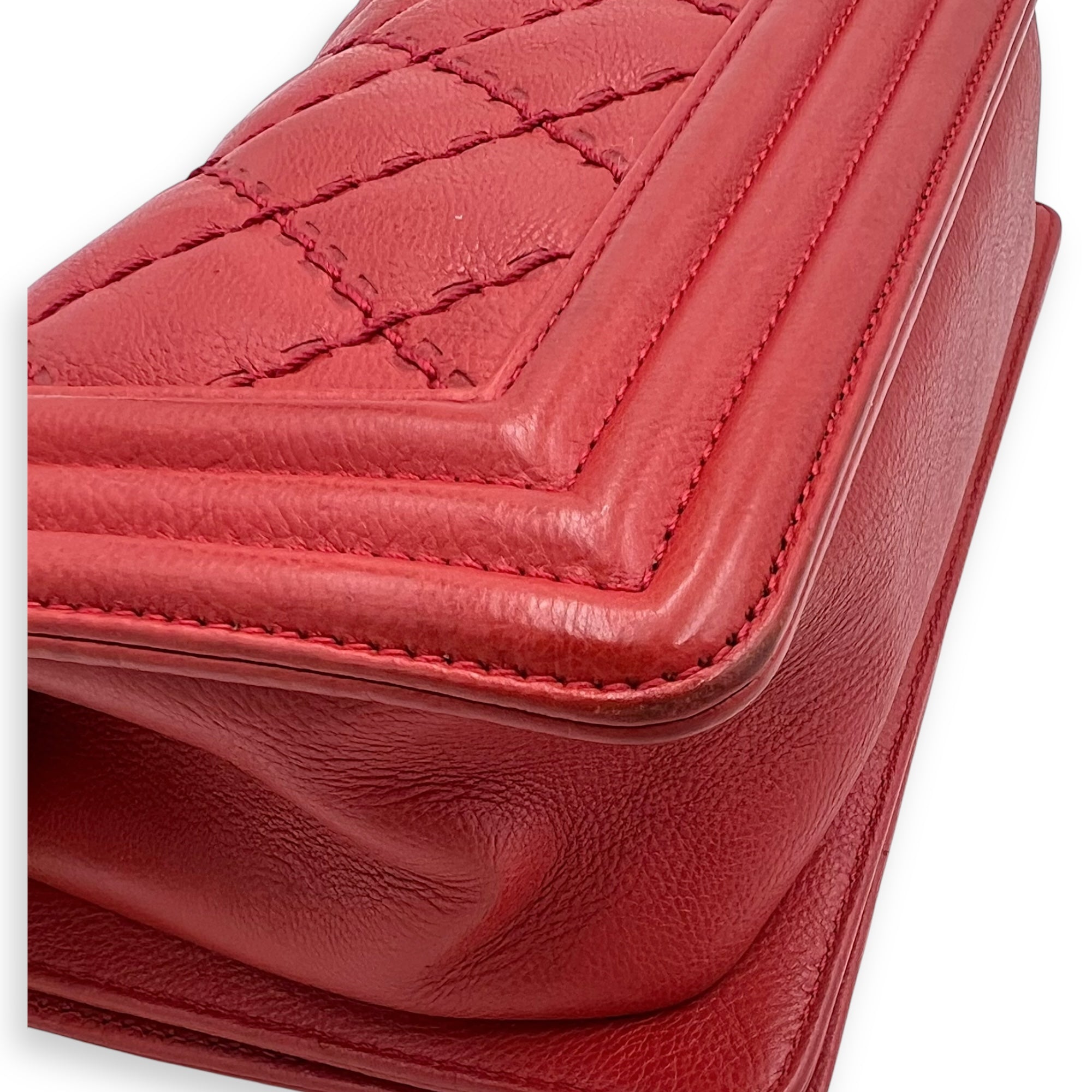 Chanel Boy Shoulder Bag Red in Calfskin, Ruthenium hardware_12
