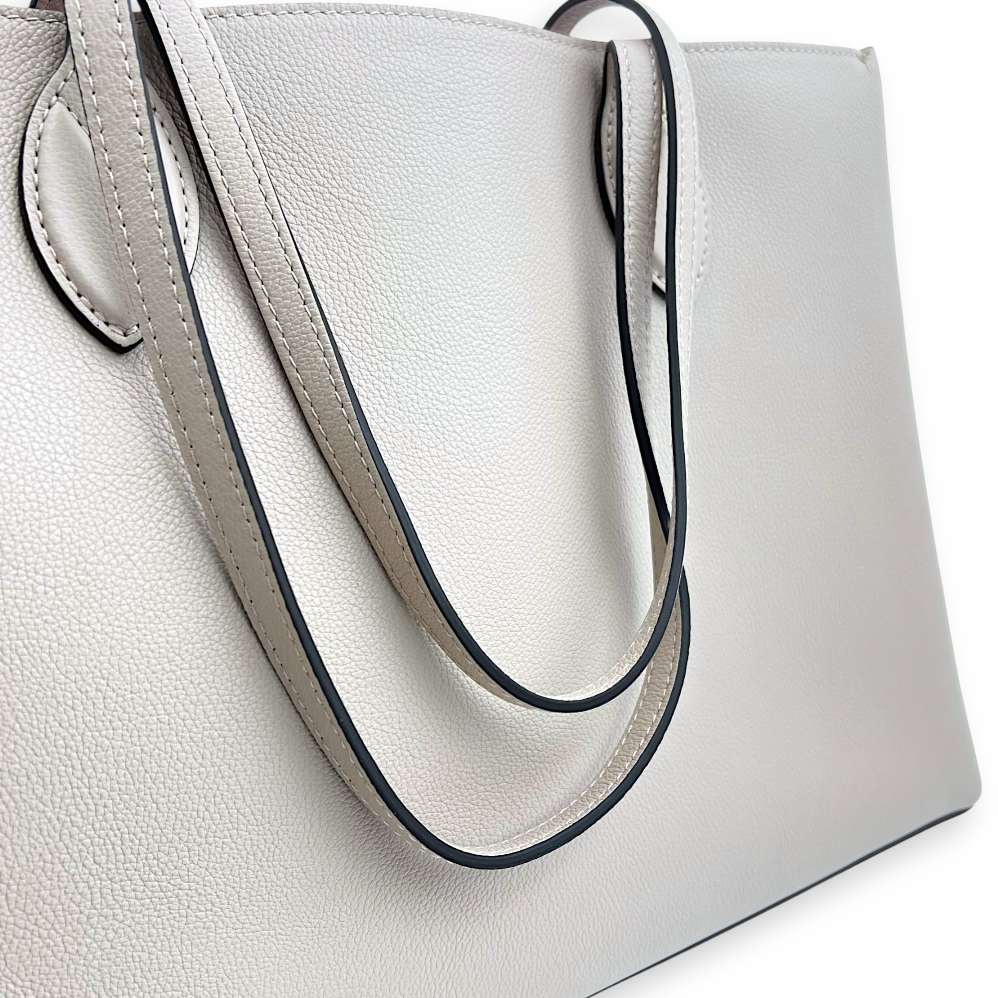 Louis Vuitton Lock Me Beige Tote Bag in Taurillon Leather, Gold hardware_12