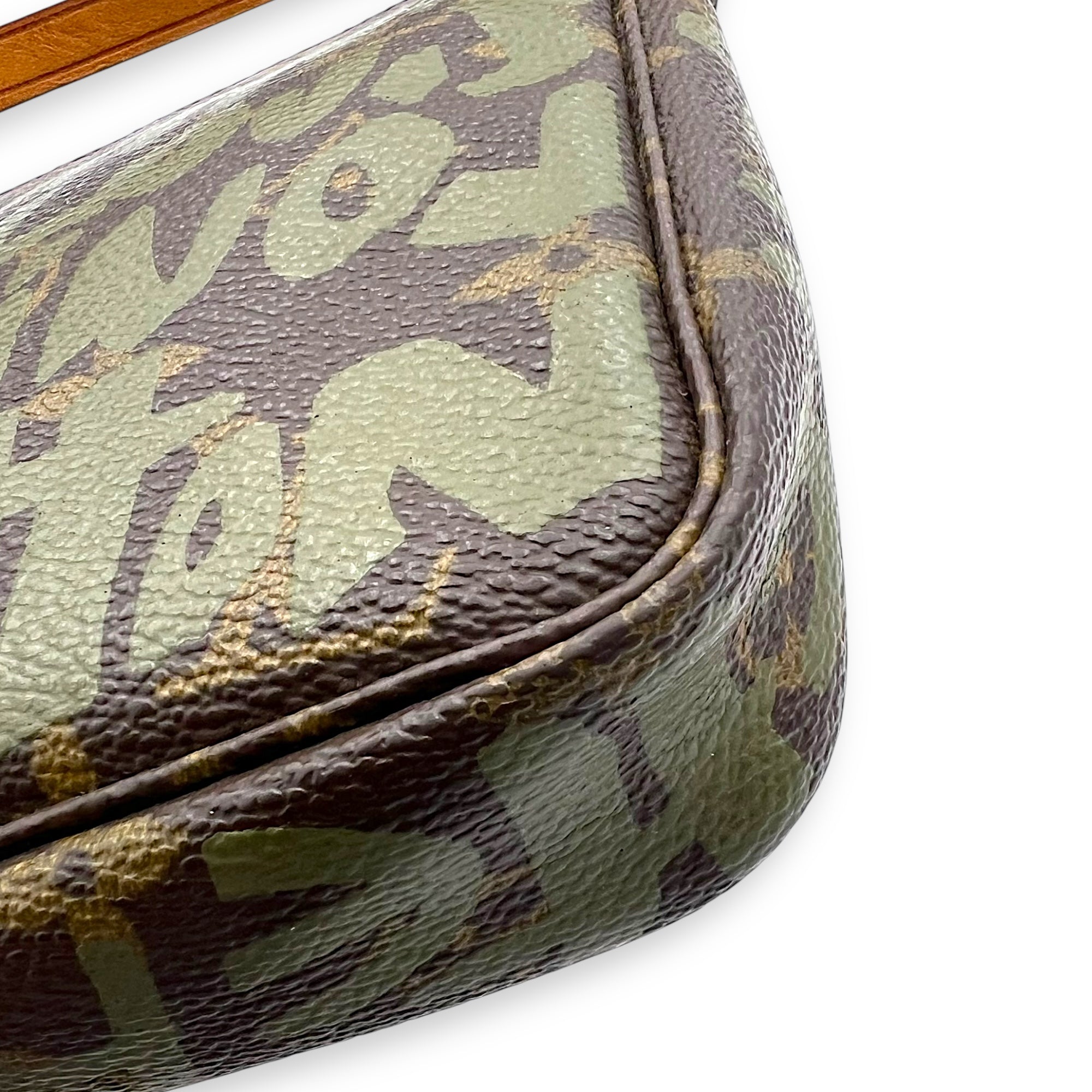 Louis Vuitton Pochette Pouch Brown in Coated Canvas, Gold hardware_12