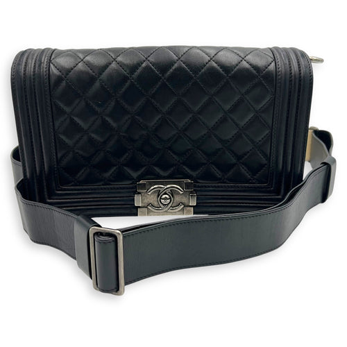 Chanel Boy Medium Black Shoulder Bag in Lambskin, Ruthenium hardware_10