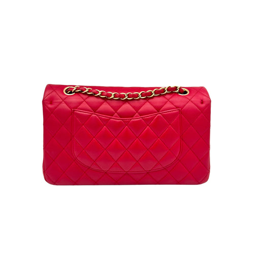 Classic Medium Red Shoulder Bag in Lambskin, Gold hardware