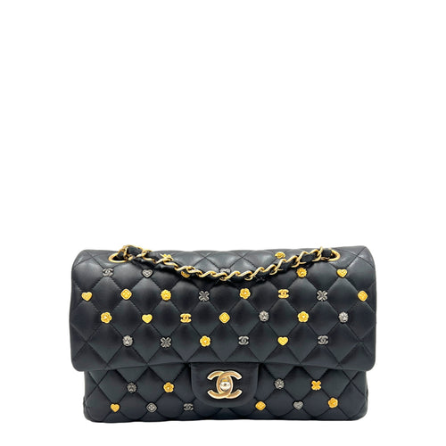 Classic Medium Black Shoulder Bag in Lambskin, Gold hardware