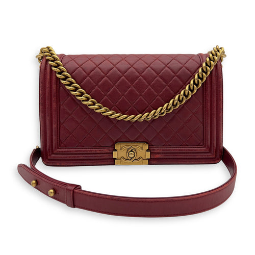 Chanel Boy Shoulder Bag Medium Red in Calfskin, Gold hardware_11