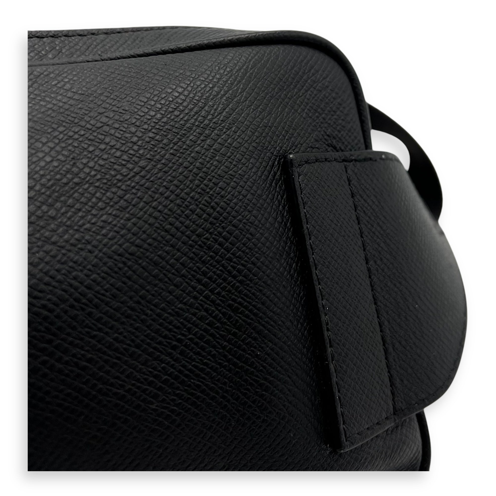 Louis Vuitton Outdoor Black Belt Bag in Taiga Leather, Silver hardware_13
