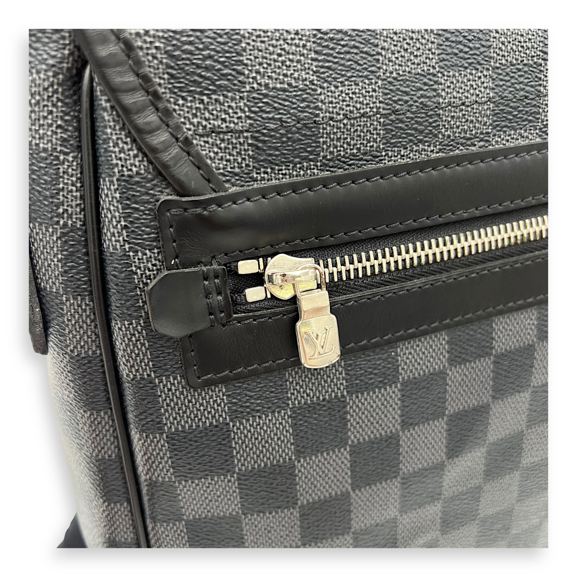 Louis Vuitton Daniel Messenger MM Graphite in Coated Canvas, Silver hardware_11