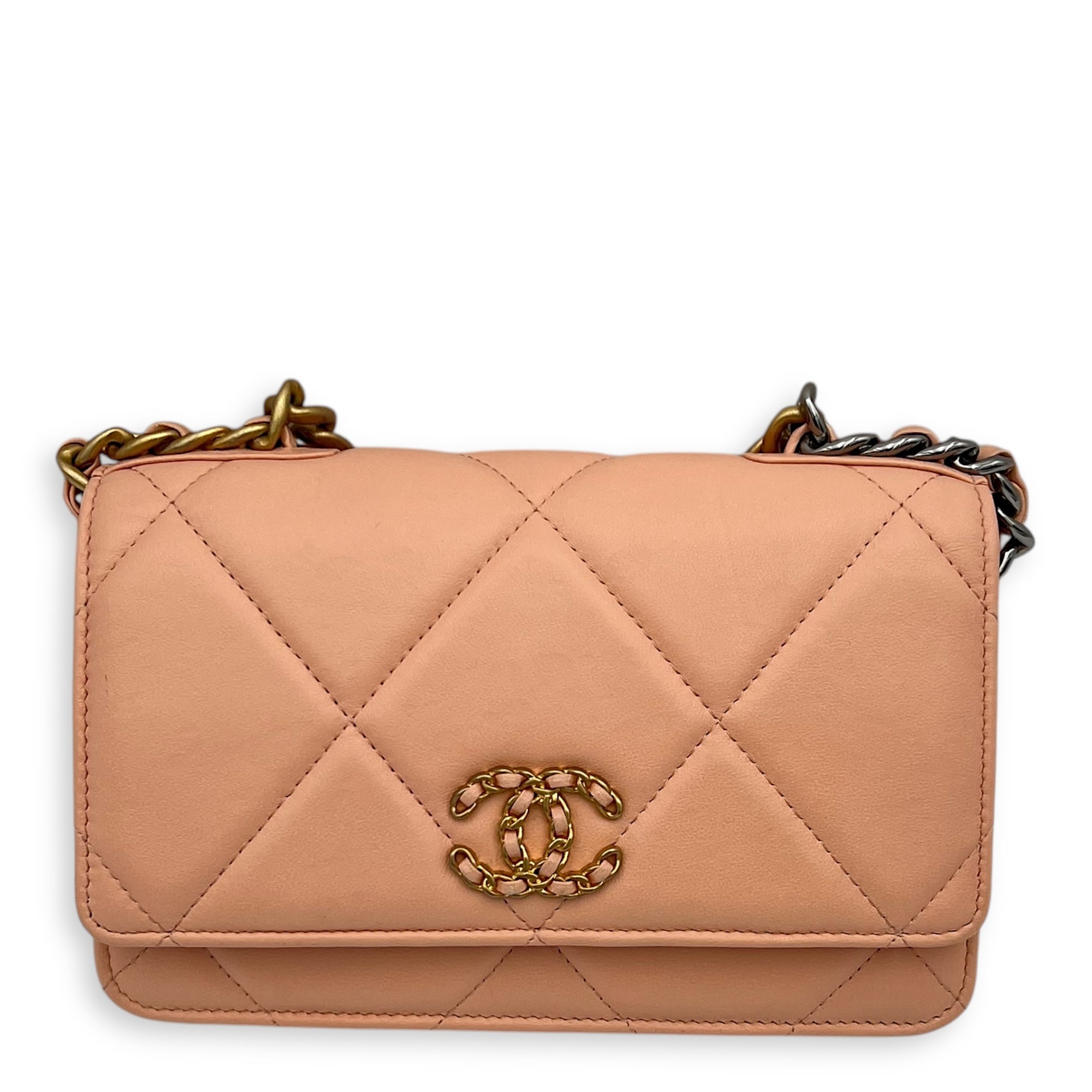 Chanel C19 Wallet On Chain Peach in Lambskin, Mixed hardware_1