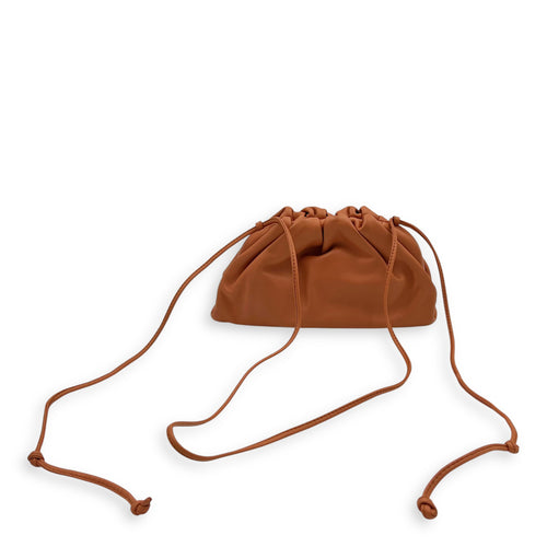 Bottega Veneta The Pouch Crossbody Bag Brown in Lambskin, Gold hardware_13