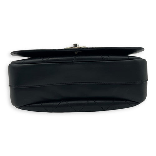 CC Shoulder Bag Black in Calfskin, Silver hardware