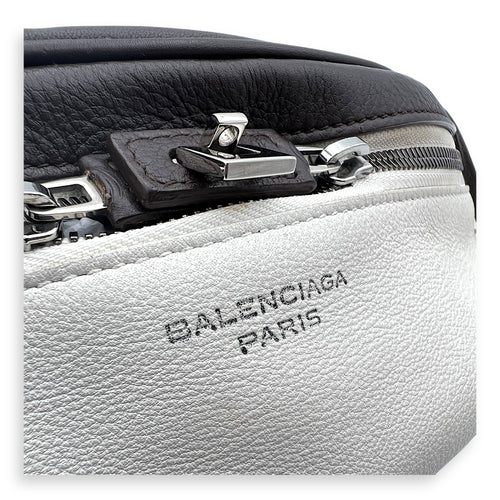 Balenciaga Round Top Handle Bag Black in Calfskin, Silver hardware_14