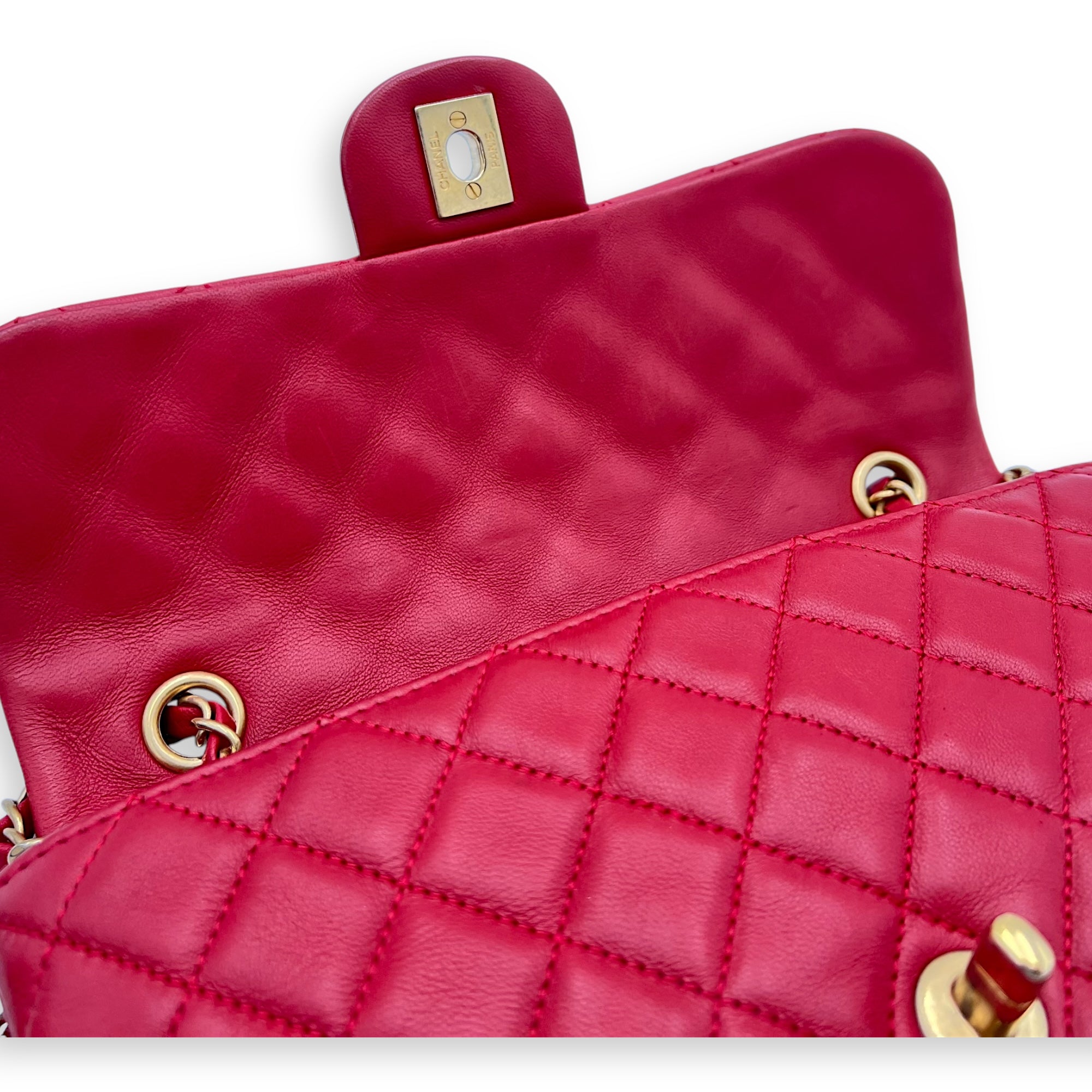 Chanel Cruise Charm Shoulder Bag Red in Lambskin, Gold hardware_14