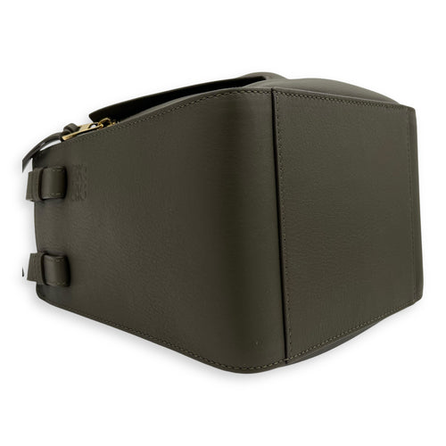 Loewe Hammock Compact Green Bucket Bag in Calfskin, Gold hardware_8