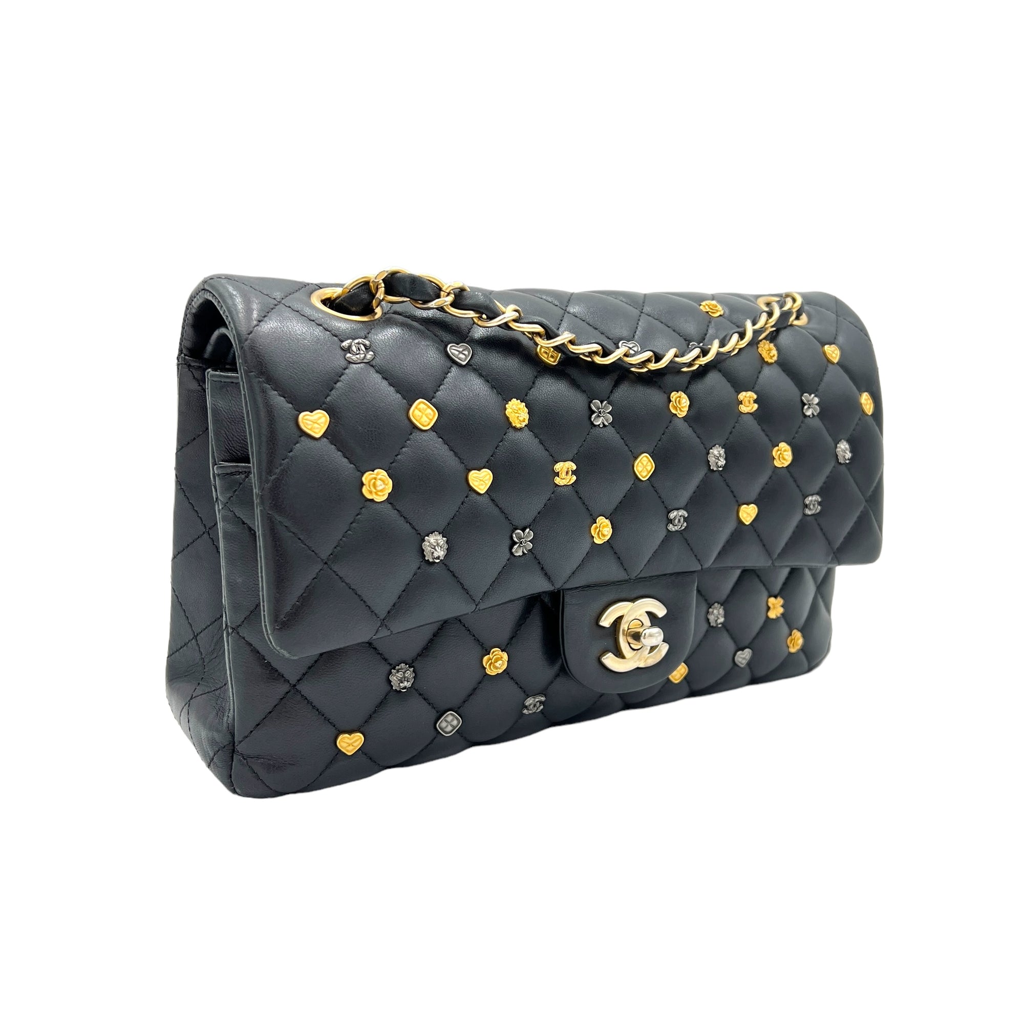 Classic Medium Black Shoulder Bag in Lambskin, Gold hardware