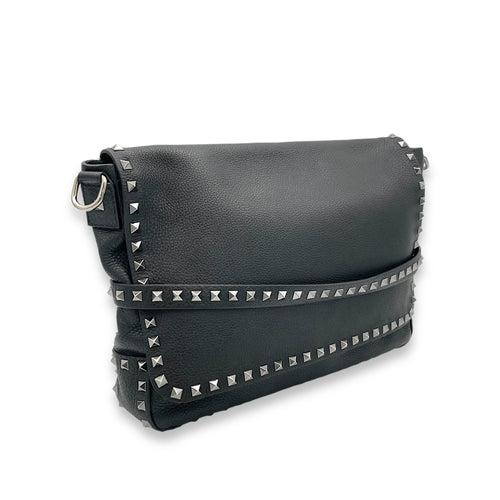 Rockstud Flap Black Messenger in Calfskin, Silver hardware