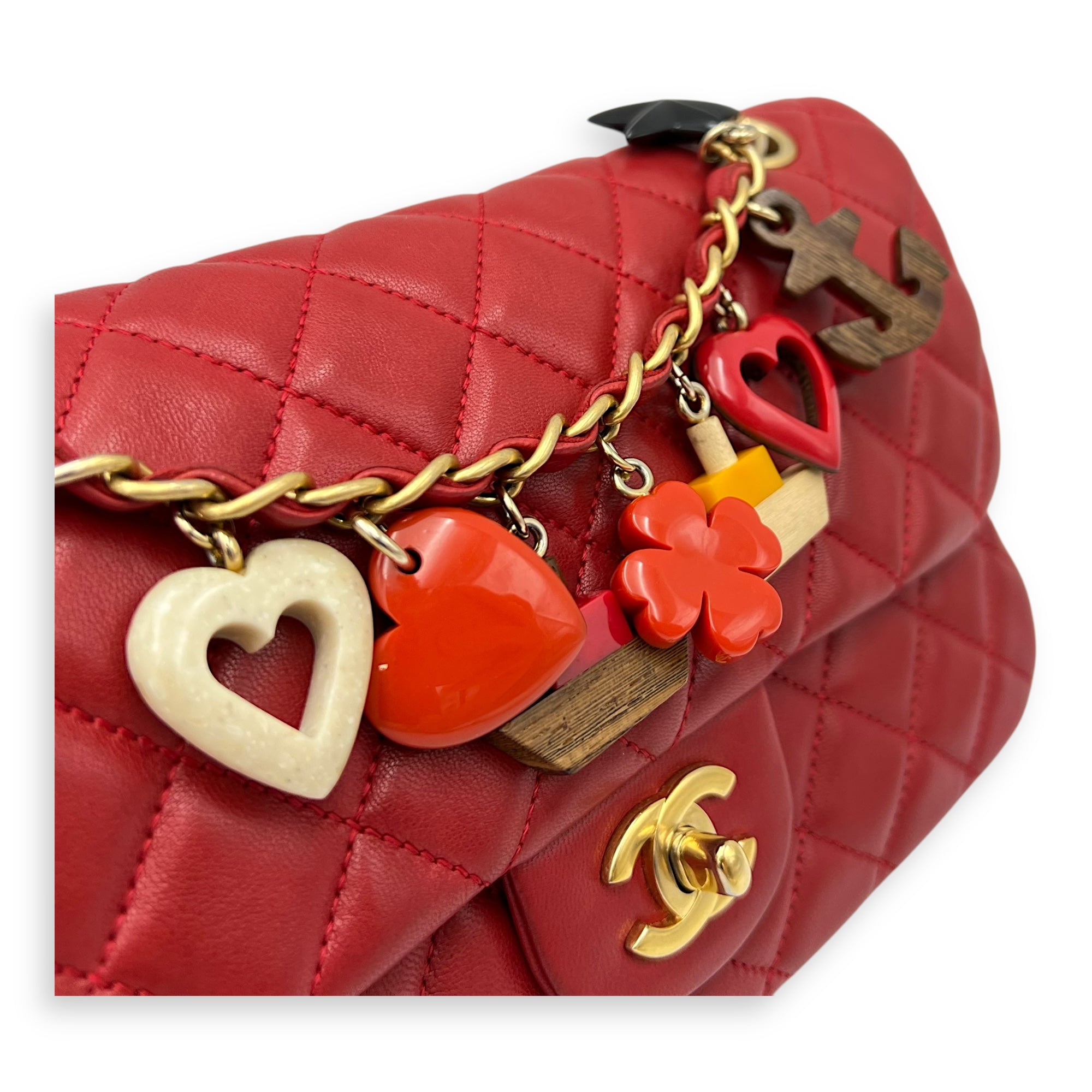 Chanel Cruise Charm Shoulder Bag Red in Lambskin, Gold hardware_15