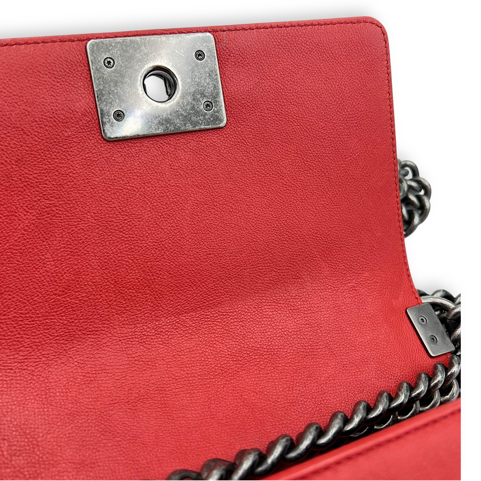 Chanel Boy Shoulder Bag Red in Calfskin, Ruthenium hardware_15