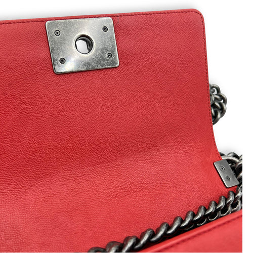 Chanel Boy Shoulder Bag Red in Calfskin, Ruthenium hardware_15