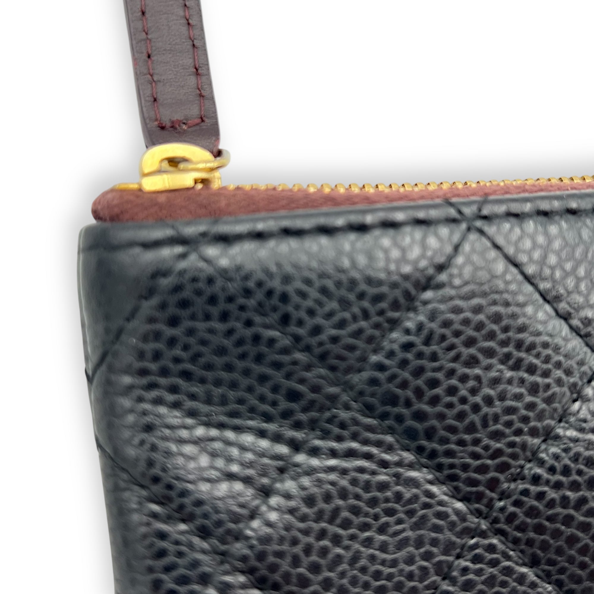 Chanel CC Pouch Black in Caviar Leather, Gold hardware_15