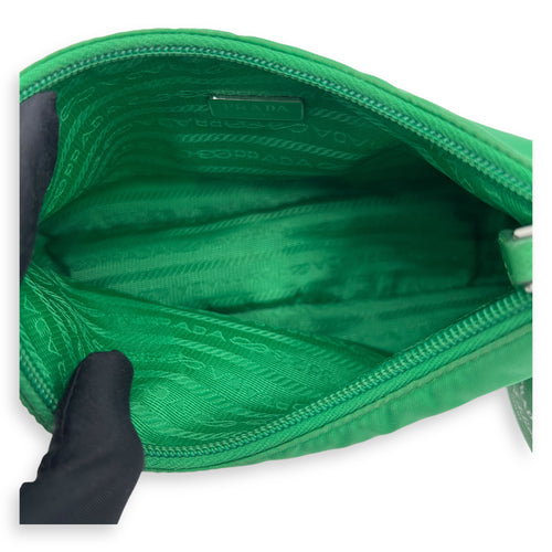 Re-Edition 2000 Shoulder Bag Green in Nylon, Silver hardware