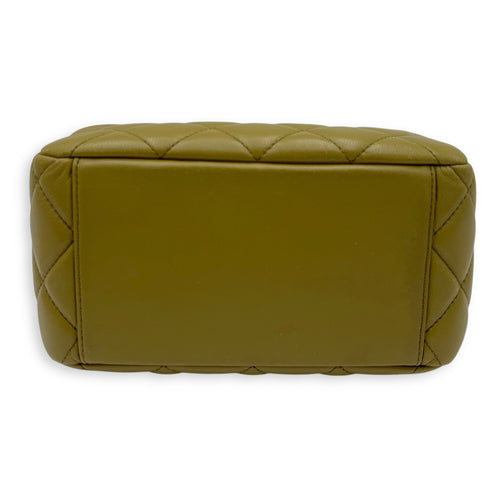 Chanel Wenge Wood Green Crossbody Bag in Lambskin, Gold hardware_5