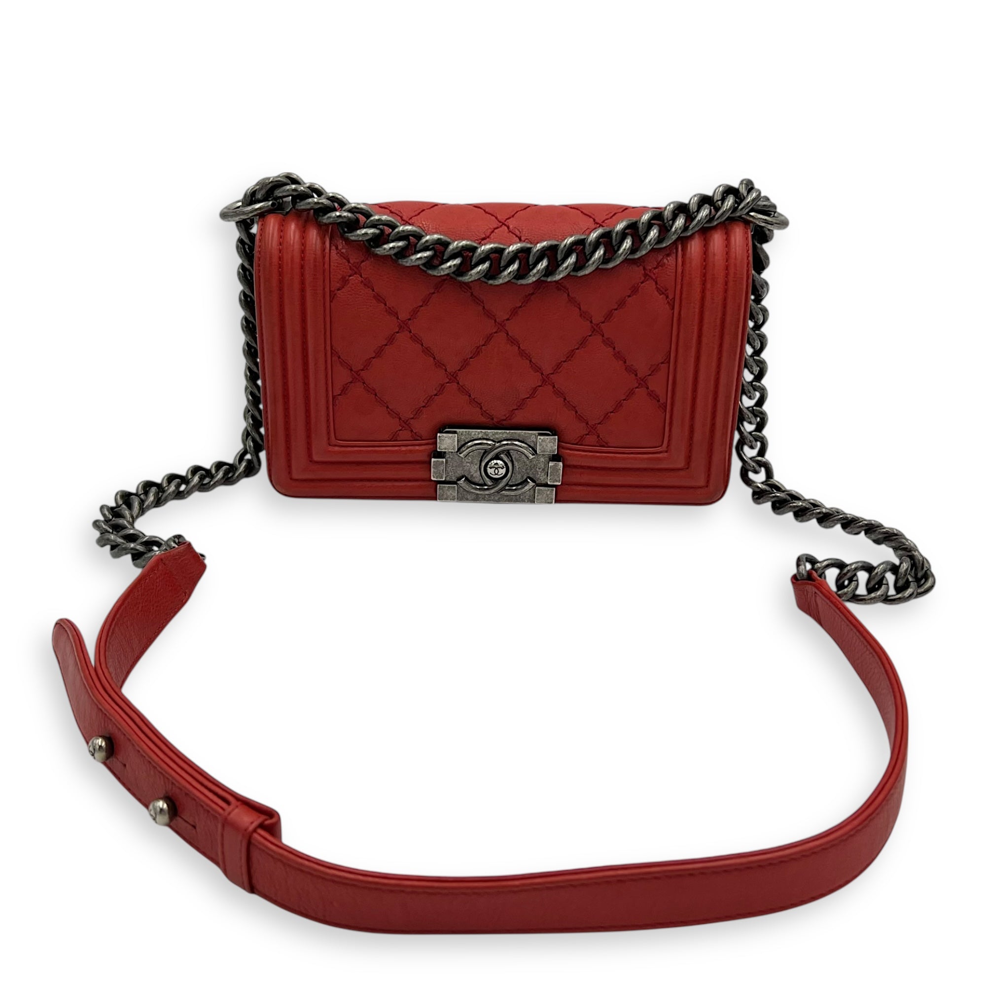 Chanel Boy Shoulder Bag Red in Calfskin, Ruthenium hardware_16